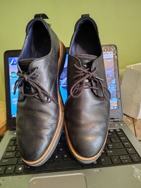 Cole Haan Black Leather Derby Shoes with Tan Contrast Welt